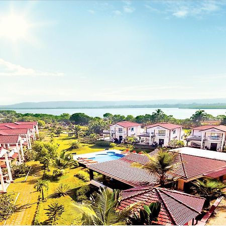Span Suites & Villa Morjim Exterior foto